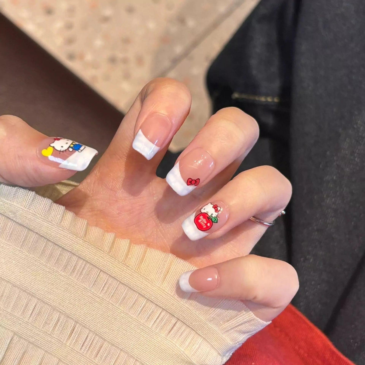 Hello KT Plaid French Press-On Nail Set